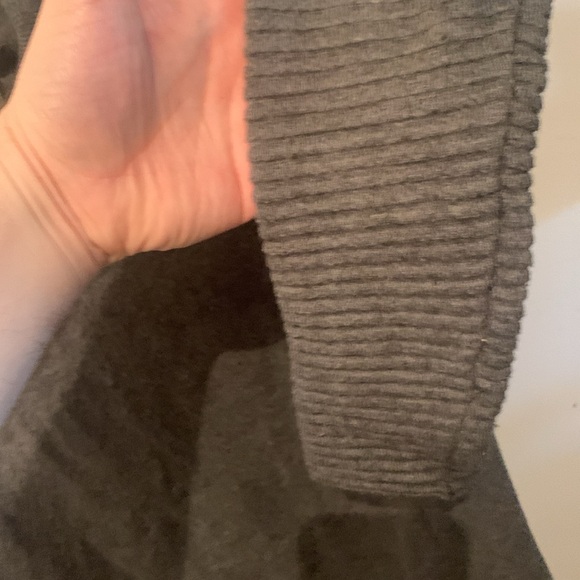 Stylish Primark Grey Wool Turtleneck Sweater w/ ribbed arms for extra warmth 😍 - Picture 4 of 6